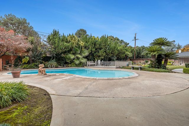 5627 N Kavanagh Avenue, Fresno, CA 93711