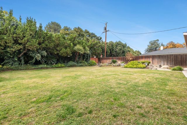 5627 N Kavanagh Avenue, Fresno, CA 93711