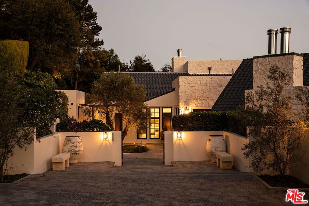 851 Strada Vecchia Road, Los Angeles, CA 90077 — exterior