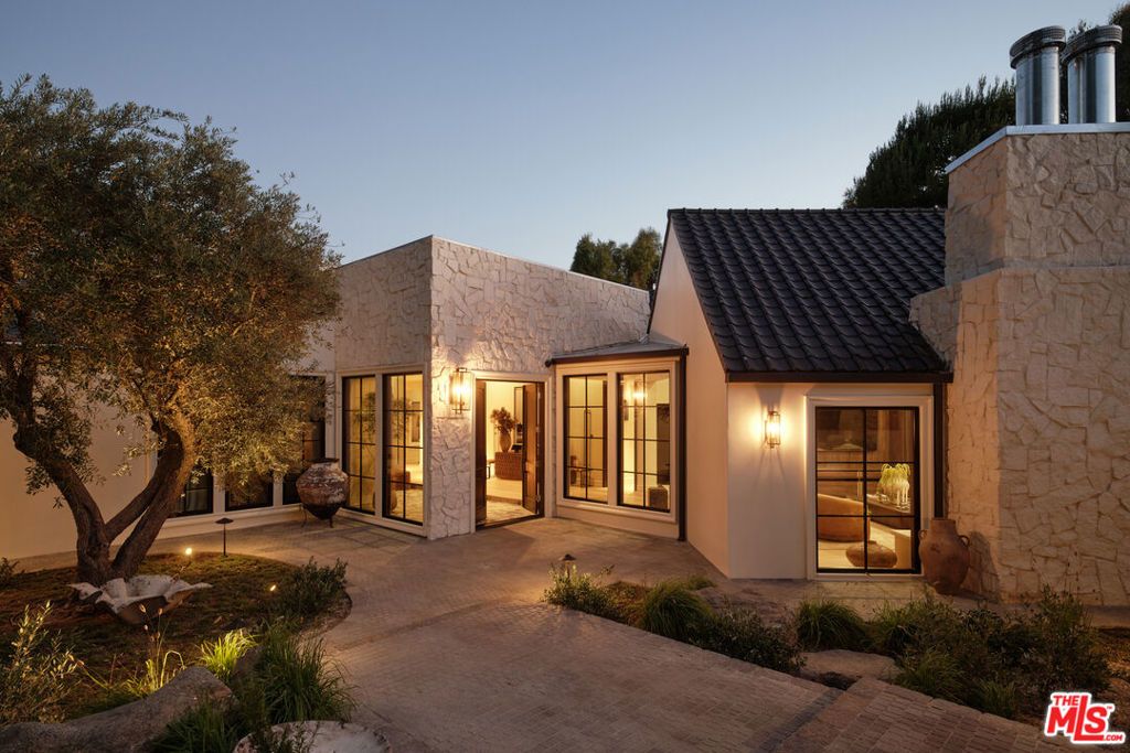 851 Strada Vecchia Road, Los Angeles, CA 90077 — photo 2