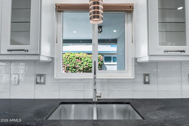 5311 N 8th Avenue, Phoenix, AZ 85013