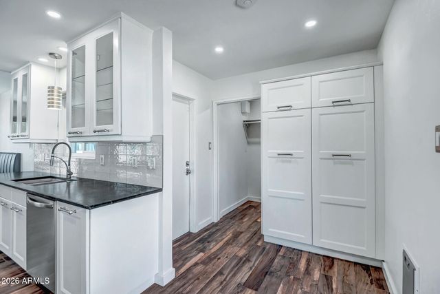 5311 N 8th Avenue, Phoenix, AZ 85013