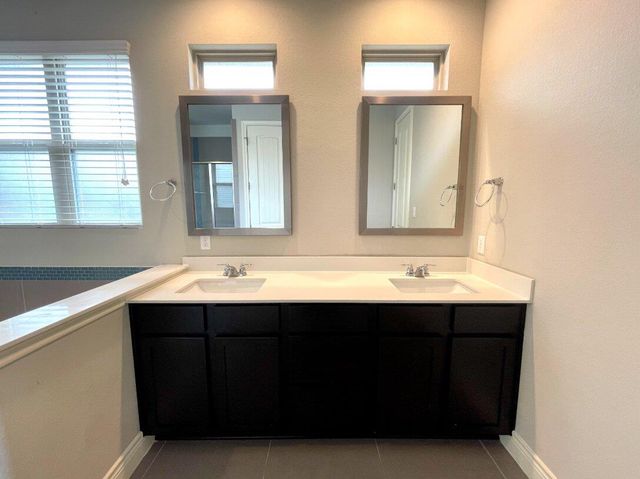 218 Summer Pointe DR, Buda, TX 78610