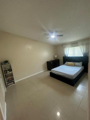 201 Maplewood Drive 201, Greenacres, FL 33415