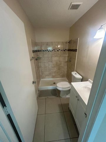 201 Maplewood Drive 201, Greenacres, FL 33415