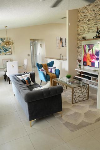 201 Maplewood Drive 201, Greenacres, FL 33415
