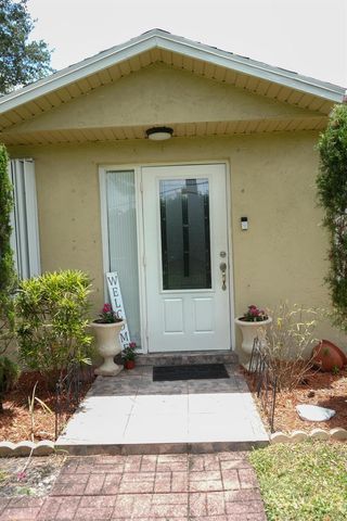 201 Maplewood Drive 201, Greenacres, FL 33415