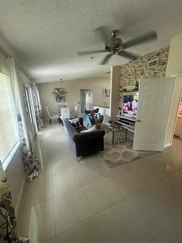201 Maplewood Drive 201, Greenacres, FL 33415