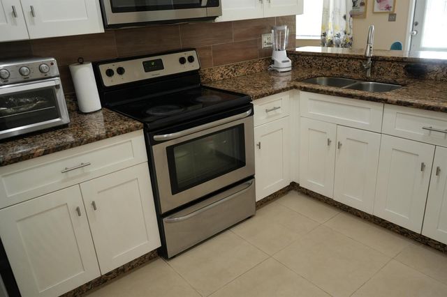 201 Maplewood Drive 201, Greenacres, FL 33415