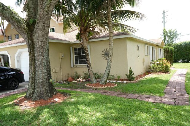 201 Maplewood Drive 201, Greenacres, FL 33415