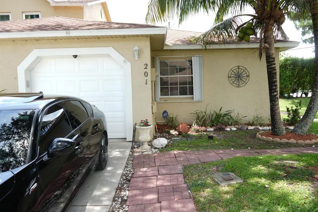 201 Maplewood Drive 201, Greenacres, FL 33415
