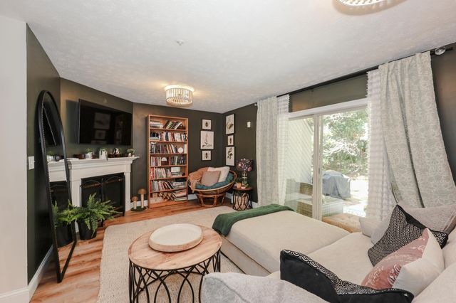 18 Suffolk Ct Unit 159, Bedford, NH 03110
