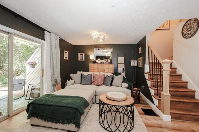 18 Suffolk Ct Unit 159, Bedford, NH 03110