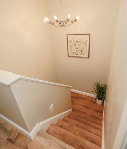 18 Suffolk Ct Unit 159, Bedford, NH 03110