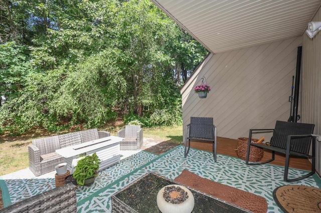 18 Suffolk Ct Unit 159, Bedford, NH 03110