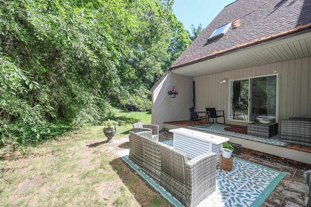 18 Suffolk Ct Unit 159, Bedford, NH 03110