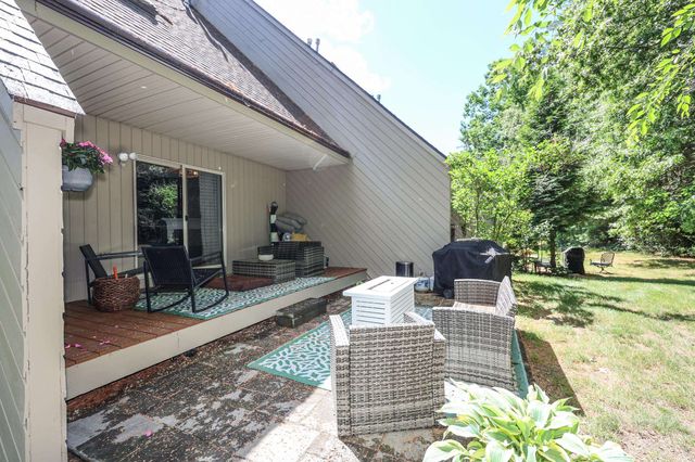18 Suffolk Ct Unit 159, Bedford, NH 03110