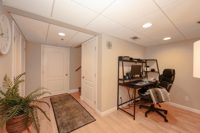 18 Suffolk Ct Unit 159, Bedford, NH 03110