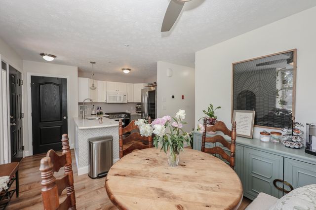 18 Suffolk Ct Unit 159, Bedford, NH 03110