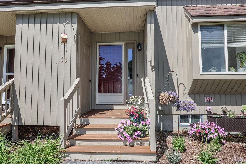 18 Suffolk Ct Unit 159, Bedford, NH 03110