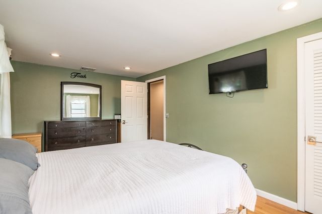 12 Linda Dr, Westfield, MA 01085