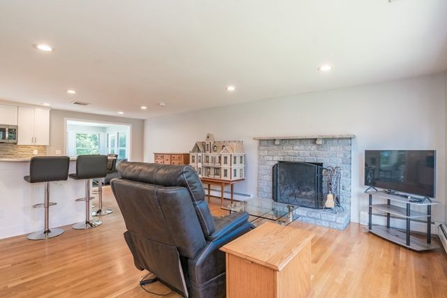 12 Linda Dr, Westfield, MA 01085