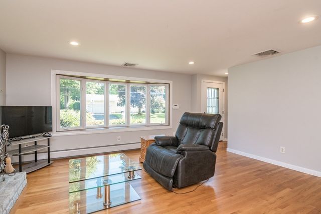 12 Linda Dr, Westfield, MA 01085