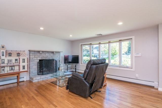 12 Linda Dr, Westfield, MA 01085