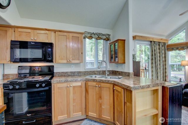 33 2 Wilderness Way, Deming, WA 98244