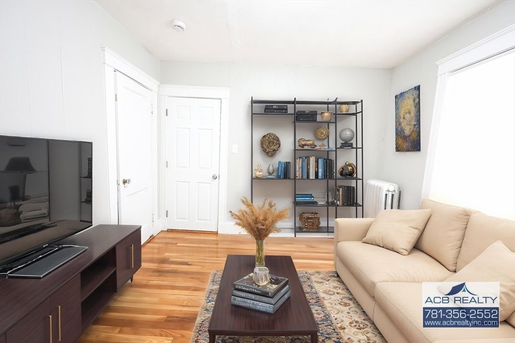 10 Mattakeeset St 10, Boston, MA 02136