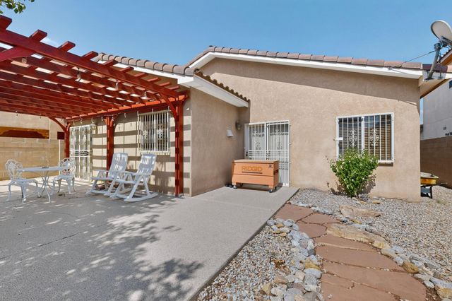 7711 Calle Armonia NE, Albuquerque, NM 87113