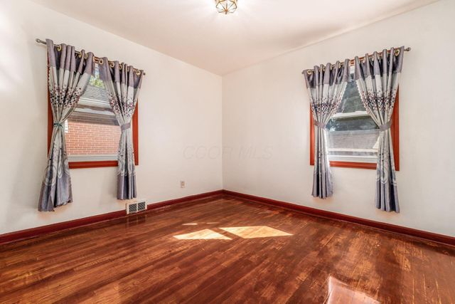 3056 Medina Avenue, Columbus, OH 43224