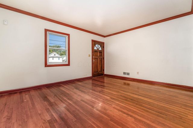 3056 Medina Avenue, Columbus, OH 43224