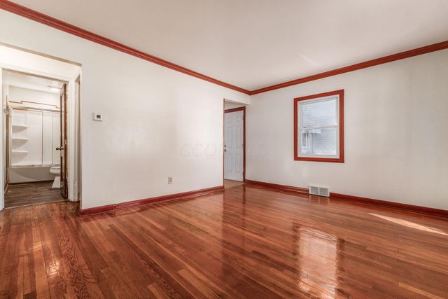 3056 Medina Avenue, Columbus, OH 43224