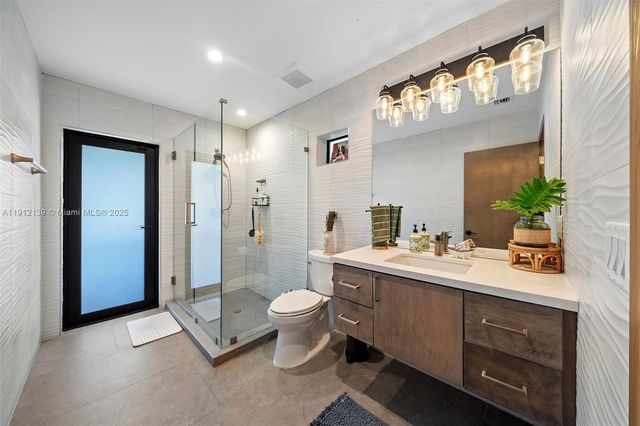 419 Alamanda Dr, Hallandale Beach, FL 33009