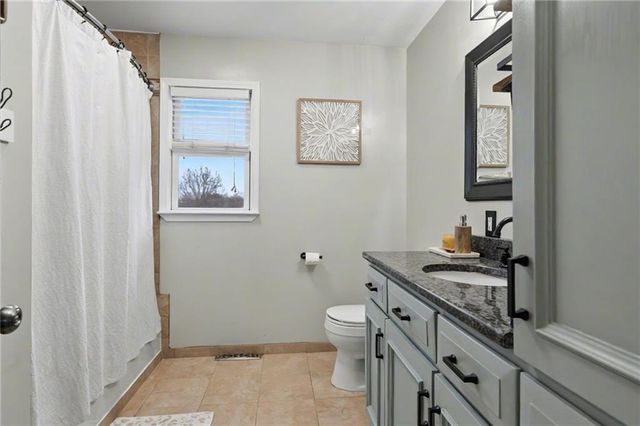 72 E 1600 Road, Baldwin City, KS 66006