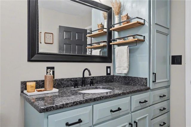 72 E 1600 Road, Baldwin City, KS 66006