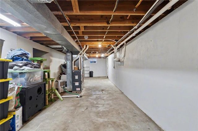 72 E 1600 Road, Baldwin City, KS 66006