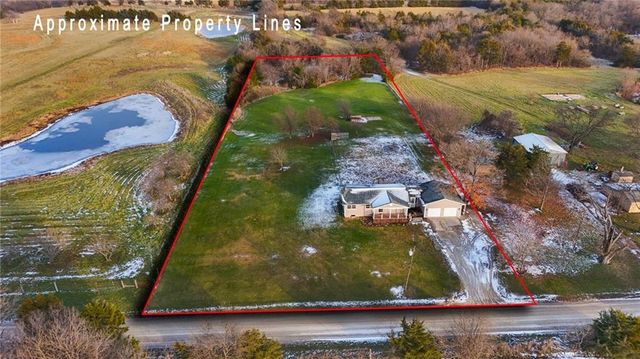 72 E 1600 Road, Baldwin City, KS 66006