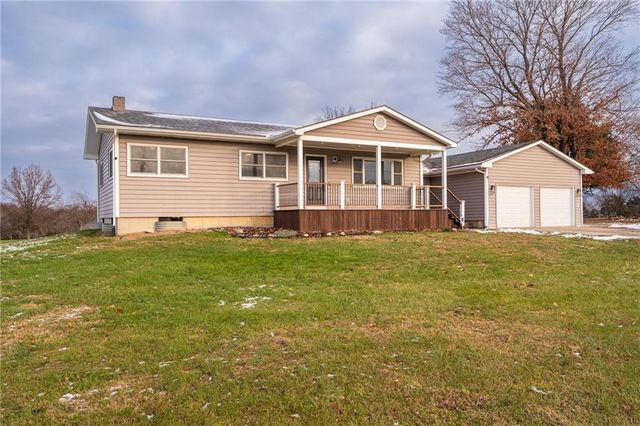 72 E 1600 Road, Baldwin City, KS 66006