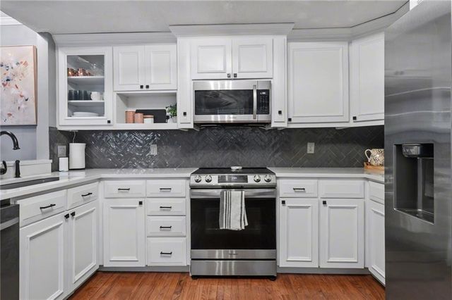 72 E 1600 Road, Baldwin City, KS 66006