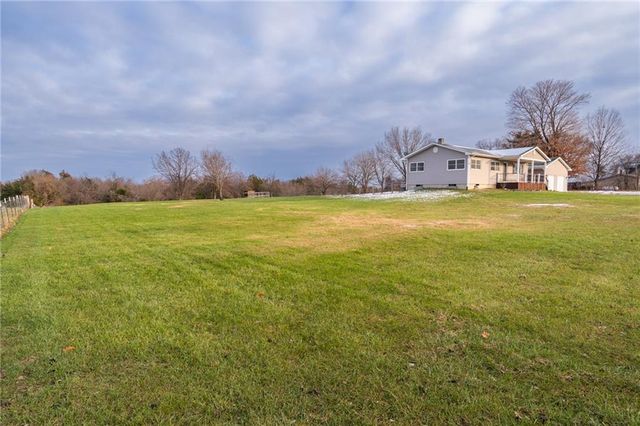 72 E 1600 Road, Baldwin City, KS 66006