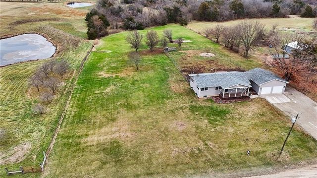 72 E 1600 Road, Baldwin City, KS 66006