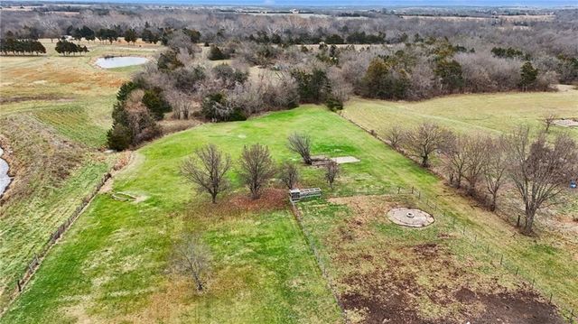 72 E 1600 Road, Baldwin City, KS 66006