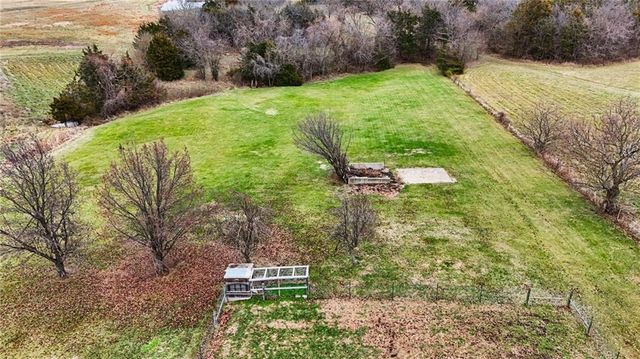 72 E 1600 Road, Baldwin City, KS 66006