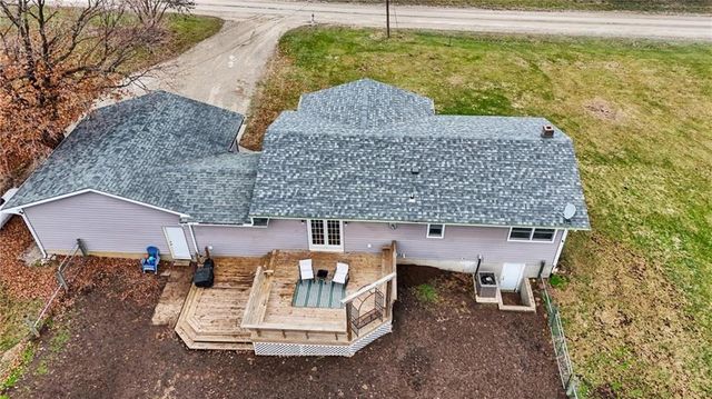 72 E 1600 Road, Baldwin City, KS 66006