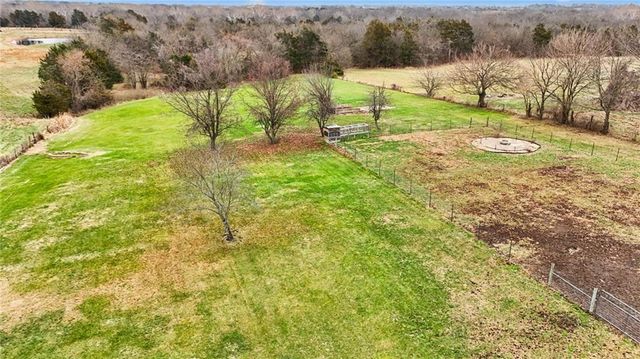 72 E 1600 Road, Baldwin City, KS 66006