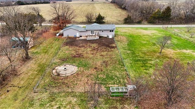 72 E 1600 Road, Baldwin City, KS 66006