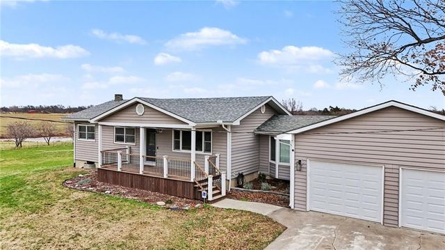 72 E 1600 Road, Baldwin City, KS 66006