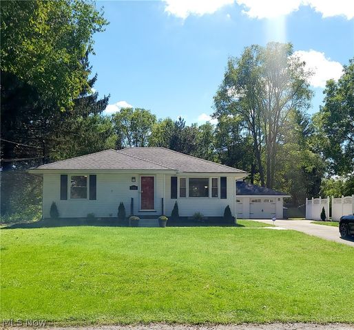 3300 Helmsdale Drive, Springfield, OH 44312